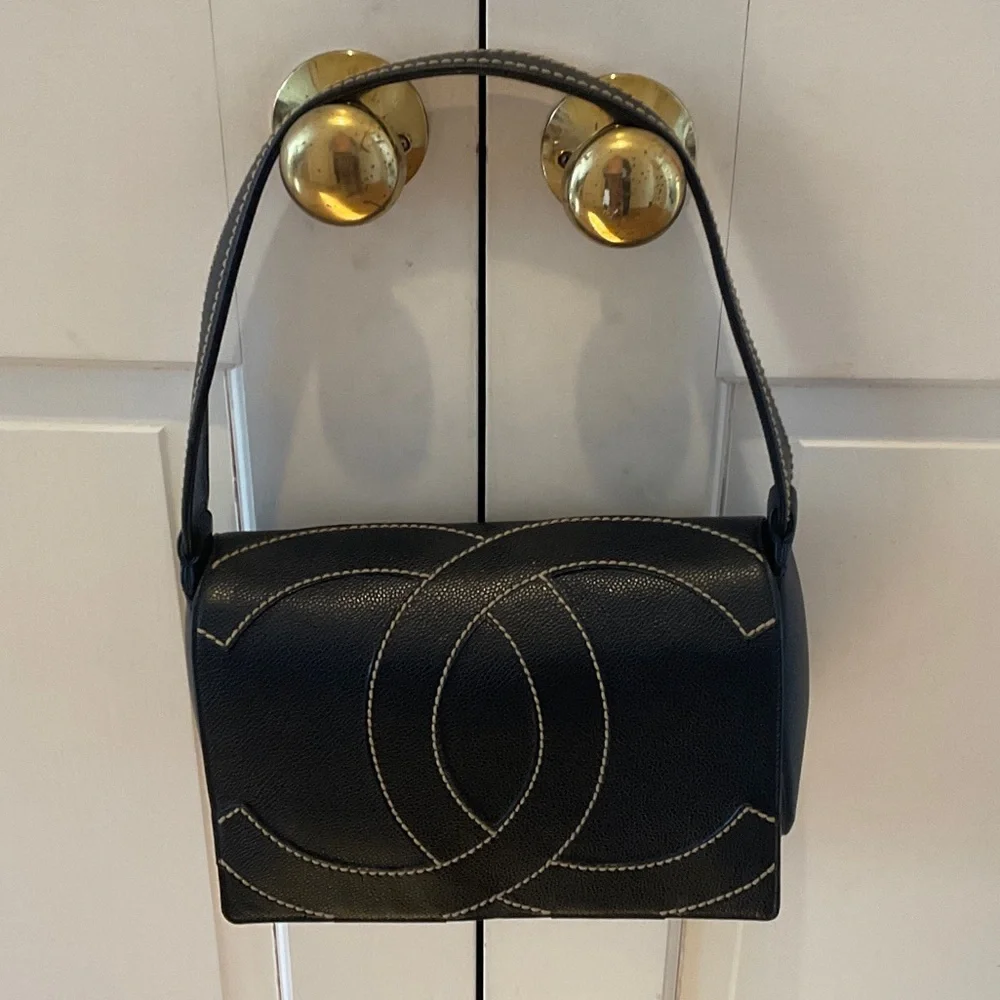 AUTH CHANEL BLACK BAG CAVIAR LEATHER STUNNING